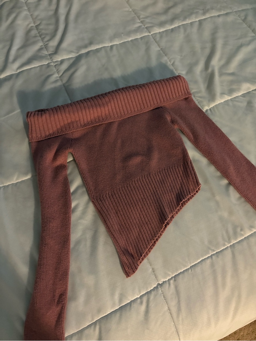 Off-Shoulder Ribbed Sweater Top in Mauve